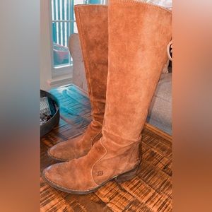 Born women’s heeled suede boots